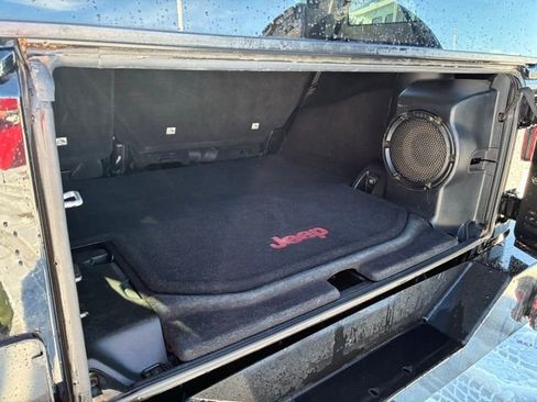 Used 2012 Jeep Wrangler Unlimited Sahara image 17