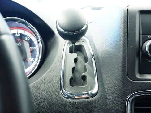 Used 2014 Dodge Grand Caravan SXT image 34