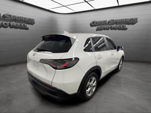 Certified 2025 Honda HR-V LX image 5