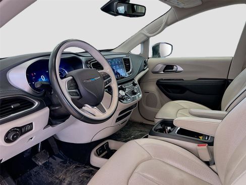 Used 2019 Chrysler Pacifica Limited w/ Advanced Safetytec Group image 18