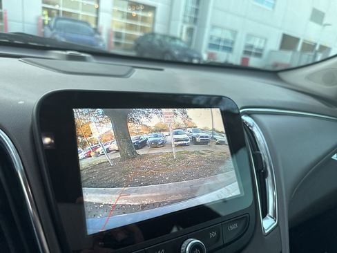 Used 2018 Chevrolet Malibu LT w/ Leather Package image 10