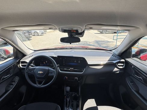 Used 2025 Chevrolet TrailBlazer LT FWD image 32