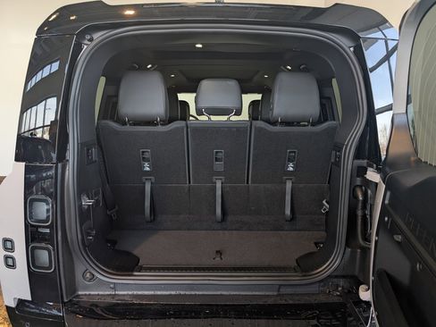 New 2026 Land Rover Defender 130 X-Dynamic SE image 26