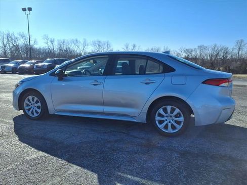 Used 2022 Toyota Corolla LE image 30