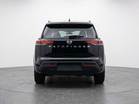 Used 2025 Nissan Pathfinder SV image 7