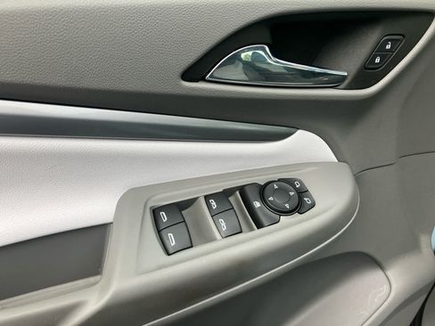 Used 2023 Chevrolet Bolt EUV Premier w/ Sun & Sound Package FWD image 10