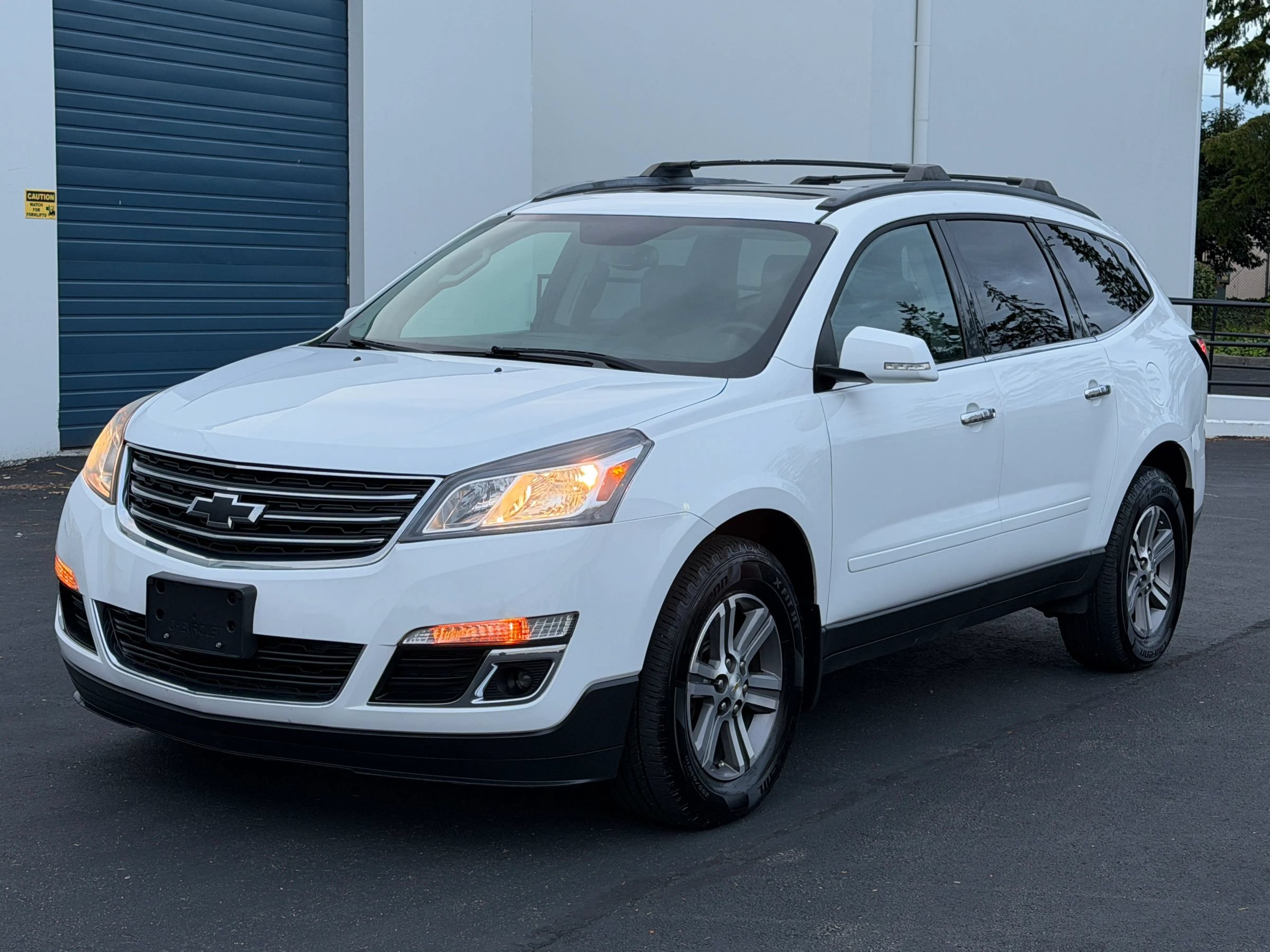 Used 2017 Chevrolet Traverse LT AWD/4WD image 1
