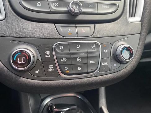 Used 2022 Chevrolet Malibu LT FWD image 21