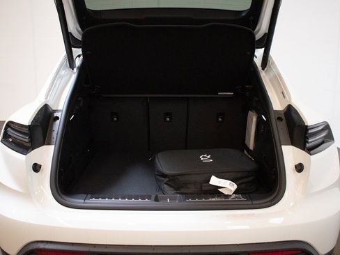 Used 2025 Porsche Macan 4S Electric image 13