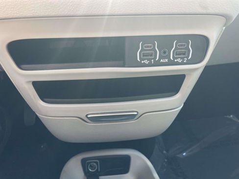 Used 2024 Chrysler Pacifica Touring-L FWD image 26