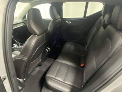 Used 2025 Volvo XC40 B5 Plus image 12