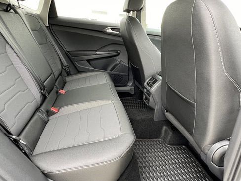 New 2025 Volkswagen Taos SE image 32