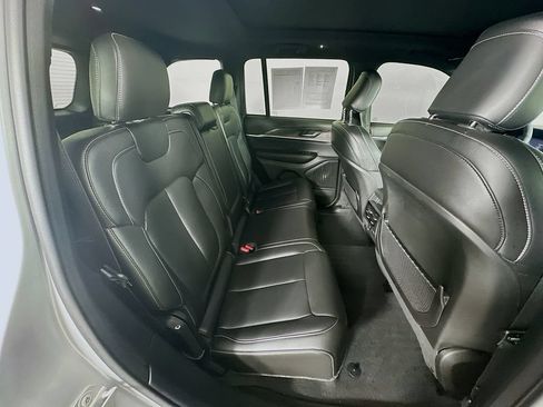 Certified 2024 Jeep Grand Cherokee Limited w/ Black Appearance Package AWD/4WD image 40