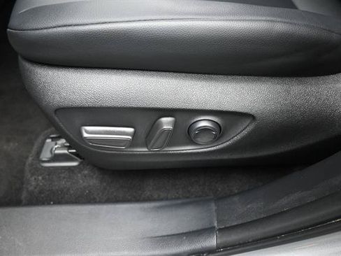 Certified 2025 Toyota Highlander XLE FWD image 7