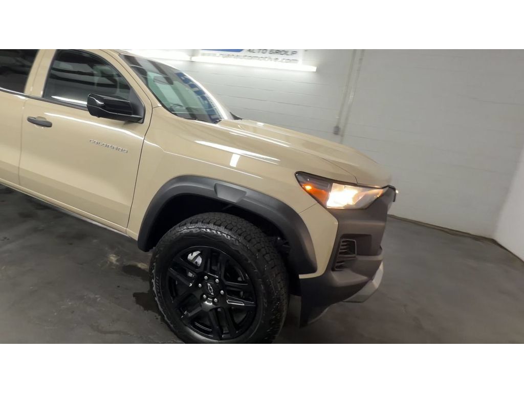 Certified 2024 Chevrolet Colorado Trail Boss w/ Technology Package AWD/4WD image 2