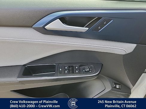 Certified 2024 Volkswagen Taos SE AWD/4WD image 38