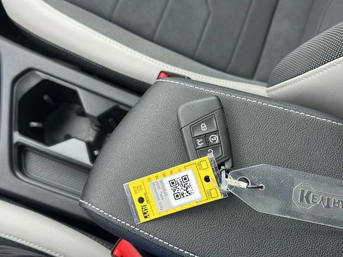 New 2026 Volkswagen Taos SE image 42