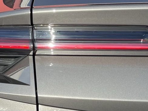 Used 2021 Lamborghini Urus image 11