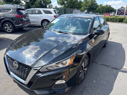 Used 2021 Nissan Altima 2.5 SV w/ SV Premium Package FWD image 1