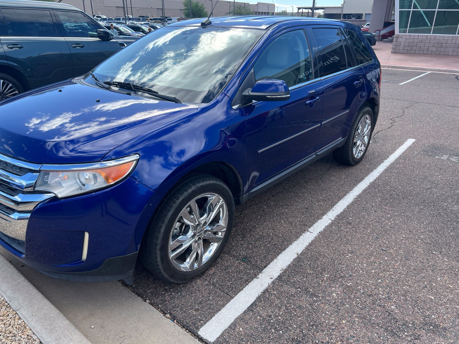 Used 2014 Ford Edge Limited w/ Driver Entry Package FWD image 3