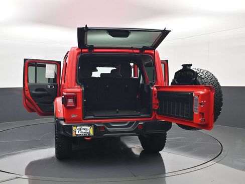 Used 2025 Jeep Wrangler Unlimited Sahara AWD/4WD image 33