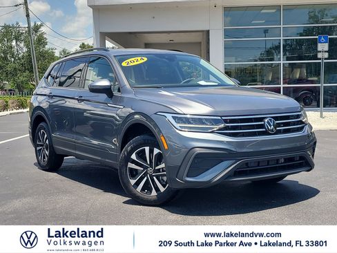 Used 2024 Volkswagen Tiguan S image 1