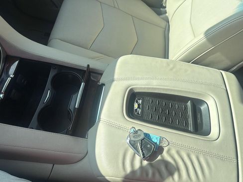 Used 2015 Cadillac Escalade Luxury AWD/4WD image 24