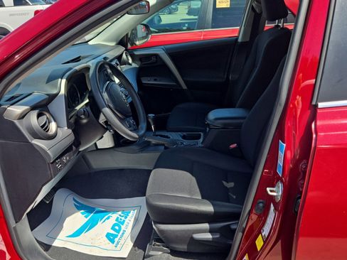 Used 2018 Toyota RAV4 LE image 10