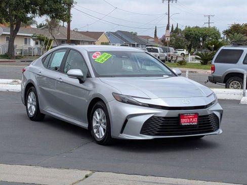 Used 2025 Toyota Camry LE FWD image 3