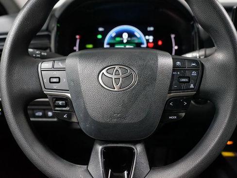 Used 2025 Toyota Camry LE image 12