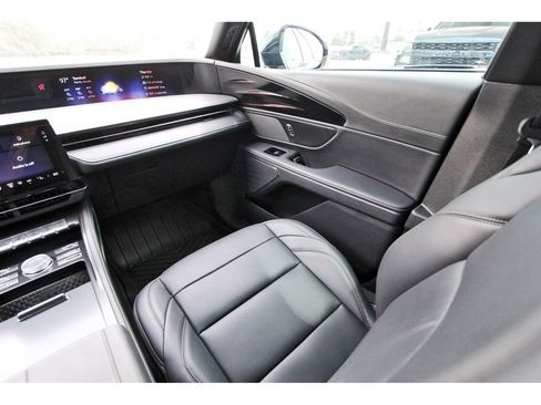 Used 2024 Lincoln Nautilus Premier w/ Jet Appearance Package AWD/4WD image 13