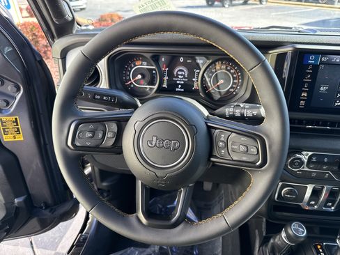Used 2024 Jeep Wrangler Sport image 18