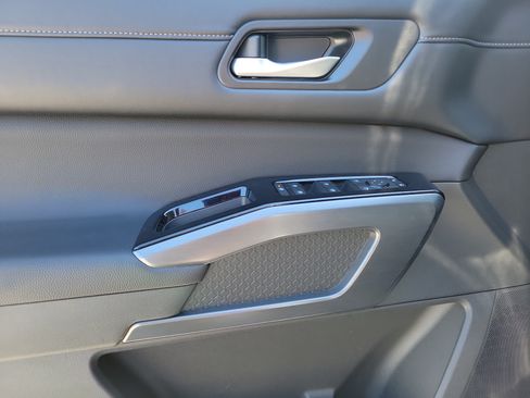 Certified 2025 Nissan Pathfinder SL w/ SL Premium Package FWD image 14