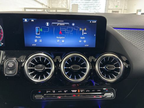 Used 2025 Mercedes-Benz GLA 250 4MATIC image 22