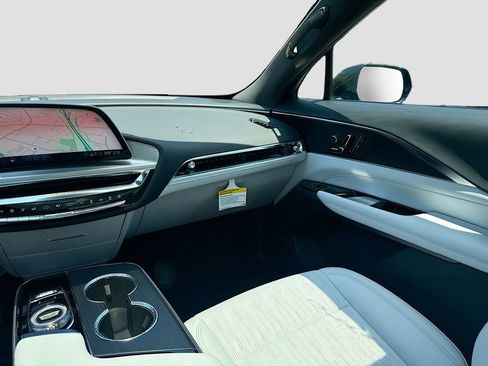 New 2025 Cadillac Lyriq Luxury image 24