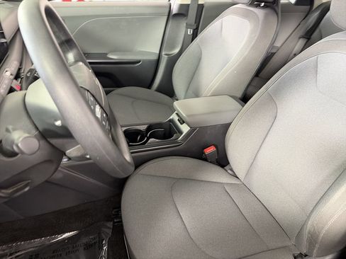 Used 2025 Kia K4 FWD image 18