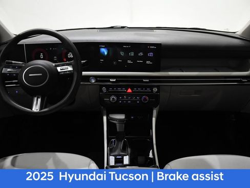 Certified 2025 Hyundai Tucson SE AWD/4WD image 9