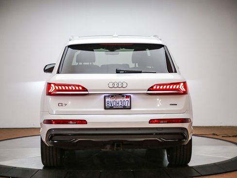 Used 2021 Audi Q7 3.0T Premium Plus w/ Premium Plus Package AWD/4WD image 3