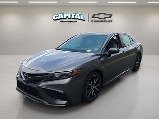 Used 2021 Toyota Camry SE image 1