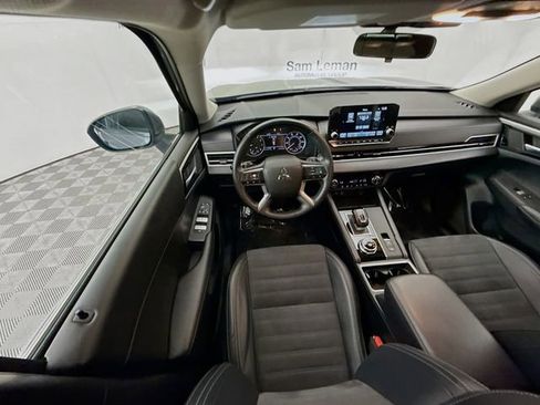 Used 2024 Mitsubishi Outlander SE Black Edition image 24