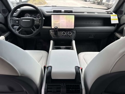 New 2026 Land Rover Defender 110 X-Dynamic SE AWD/4WD image 15
