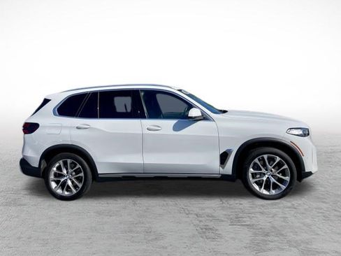 Used 2024 BMW X5 xDrive40i AWD/4WD image 4
