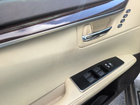 Used 2016 Lexus ES 350 w/ Premium Package w/Wood Trim FWD image 7
