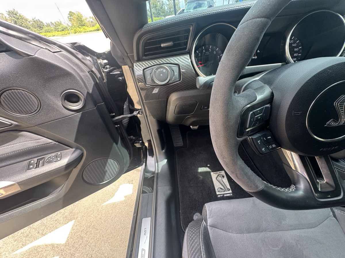 Used 2020 Ford Mustang Shelby GT350 w/ Technology Package RWD image 12