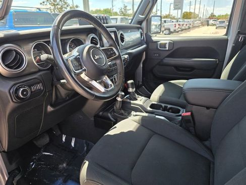 Used 2018 Jeep Wrangler Unlimited Sahara w/ Cold Weather Group AWD/4WD image 23