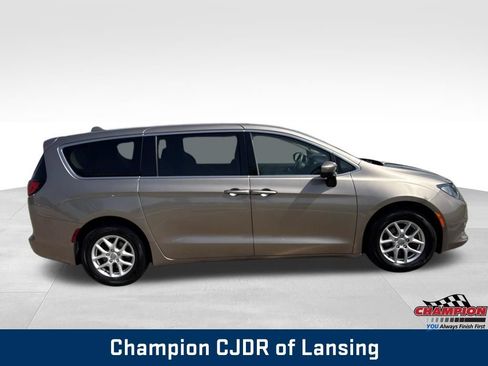 Used 2018 Chrysler Pacifica LX FWD image 9