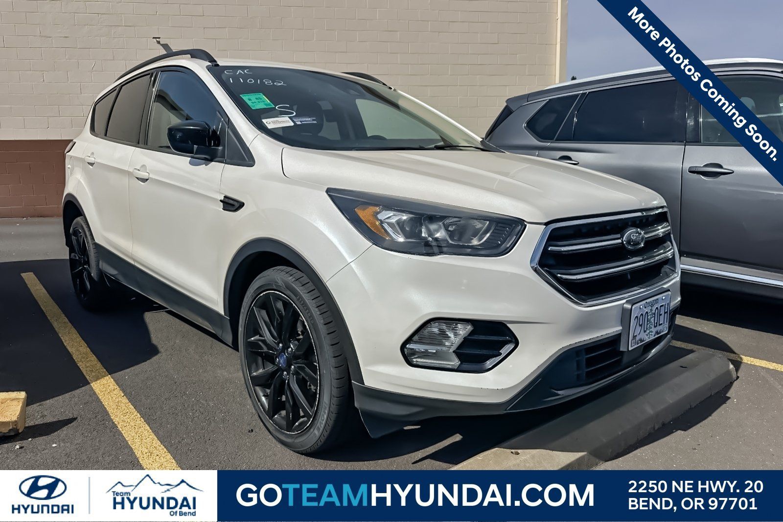 Used 2018 Ford Escape SE w/ SE Sport Appearance Package FWD image 1