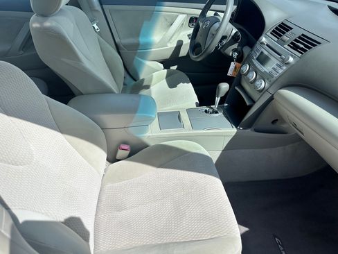 Used 2011 Toyota Camry LE FWD image 9