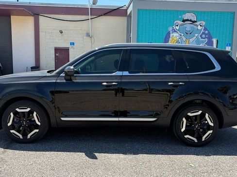 Used 2023 Kia Telluride S image 6