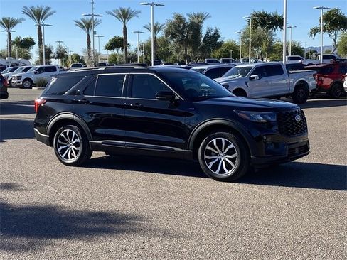 Used 2025 Ford Explorer ST-Line image 8